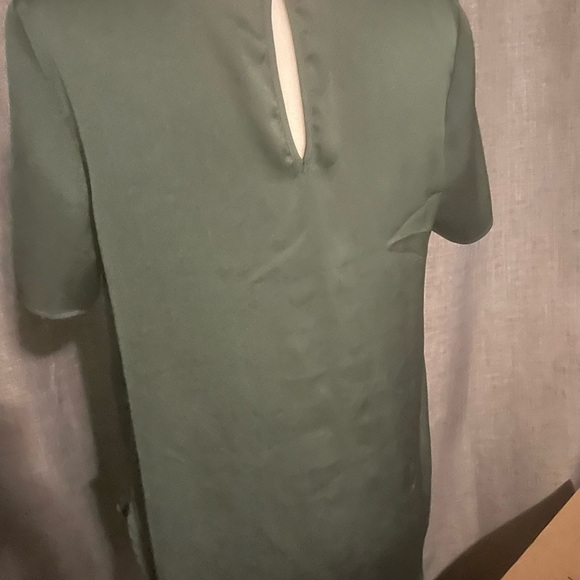H & M blouse green and preowned. - Picture 3 of 7
